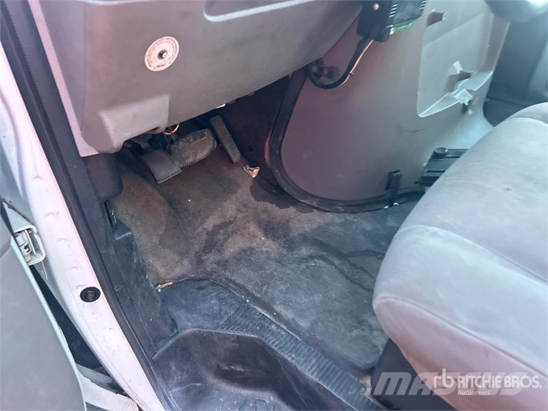 Ford E-450 Econoline 4x2 Refrigerated Truck Camiones con temperatura controlada
