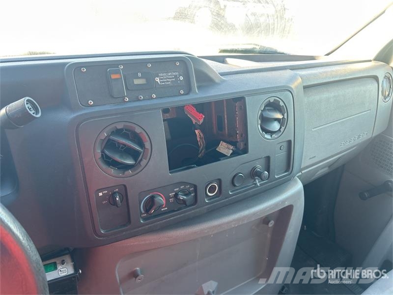 Ford E-450 Econoline 4x2 Refrigerated Truck Camiones con temperatura controlada