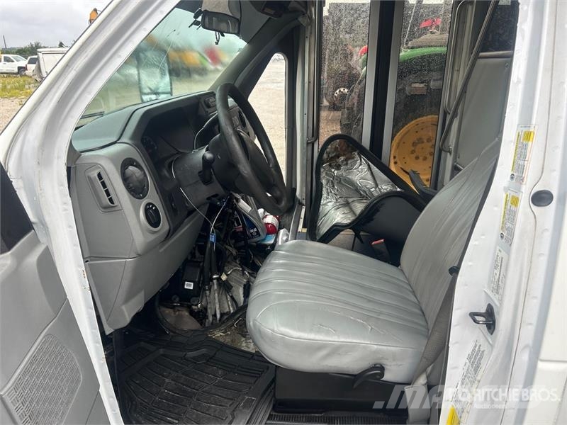 Ford E-450 Starcraft 4x2 8-Seat Transit Bus Mini avtobusi