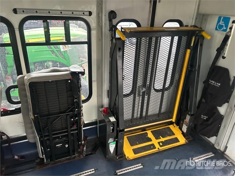 Ford E-450 Starcraft 4x2 8-Seat Transit Bus Mini avtobusi