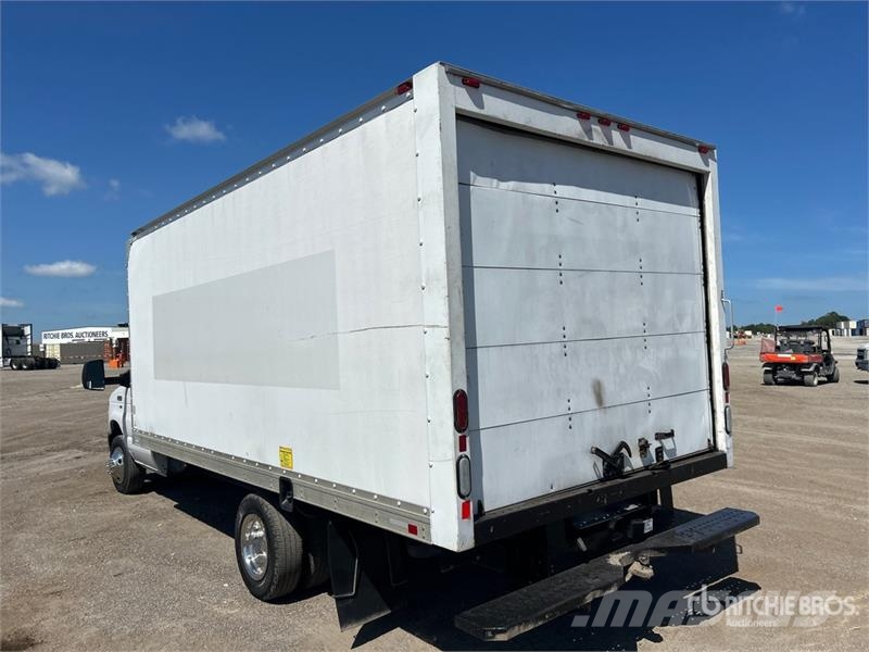 Ford E350 4x2 Van Truck (Inoperable) 厢式货车