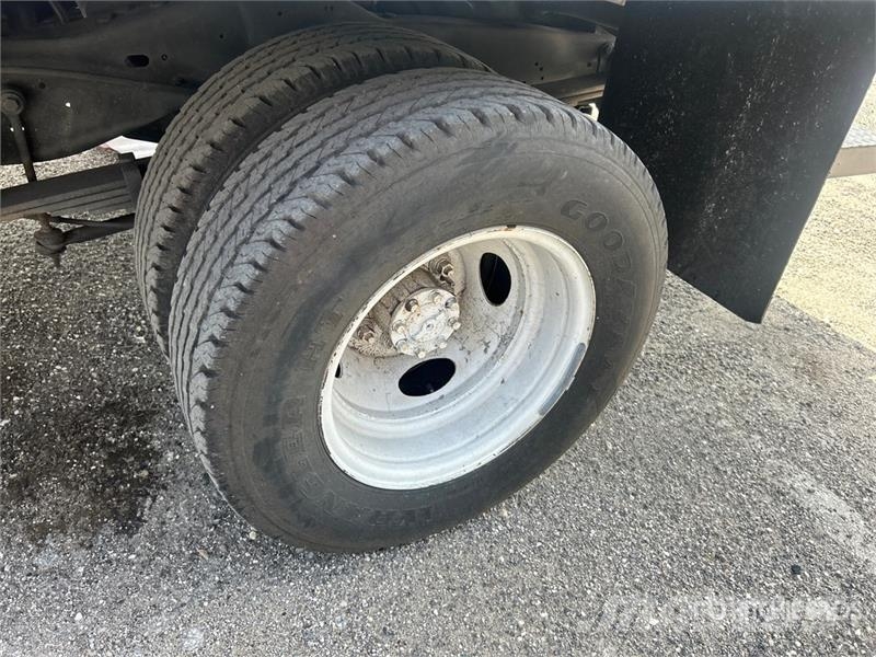 Ford E350 4x2 Van Truck Dobozos teherautók