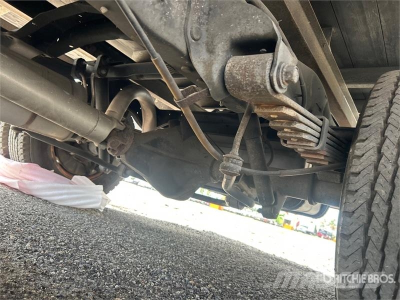 Ford E350 4x2 Van Truck Dobozos teherautók