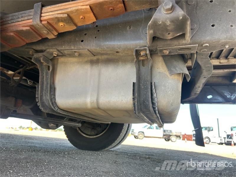Ford E350 4x2 Van Truck (Inoperable) 厢式货车