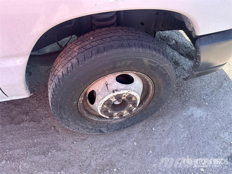 Ford E350 4x2 Van Truck (Inoperable) 厢式货车