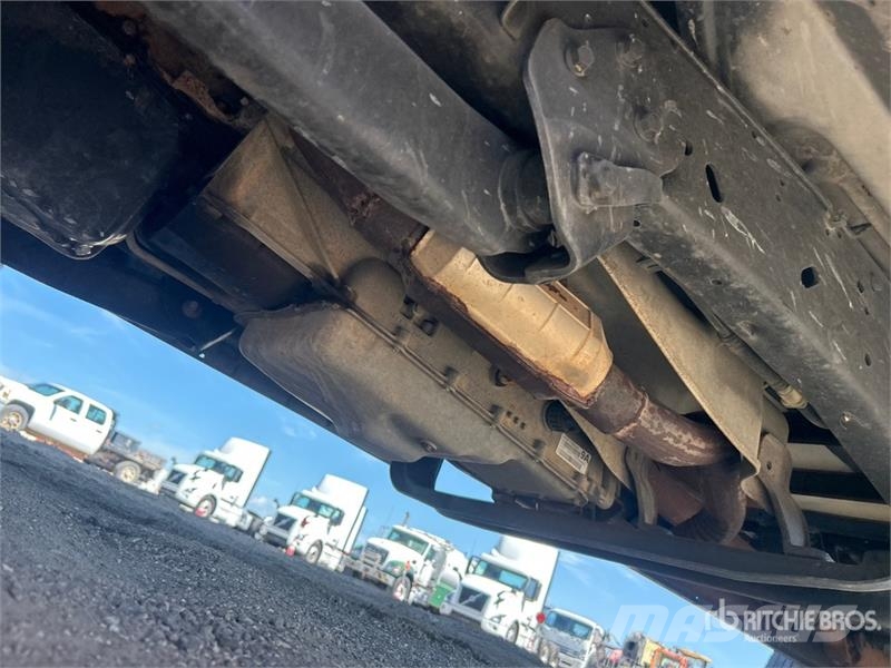 Ford E350 4x2 Van Truck (Inoperable) 厢式货车