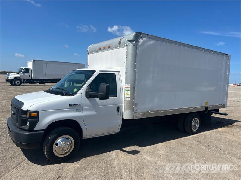 Ford E350 4x2 Van Truck (Inoperable) 厢式货车