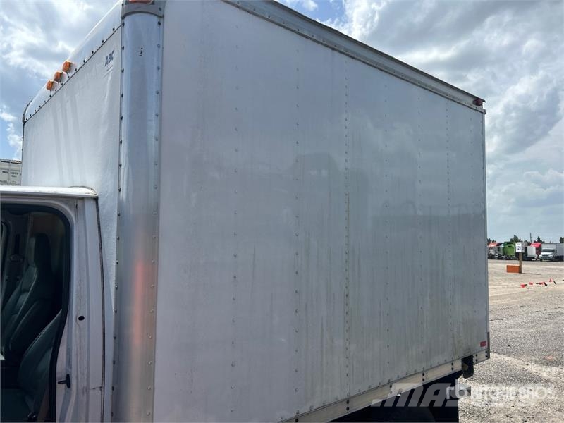 Ford E350 4x2 Van Truck Dobozos teherautók