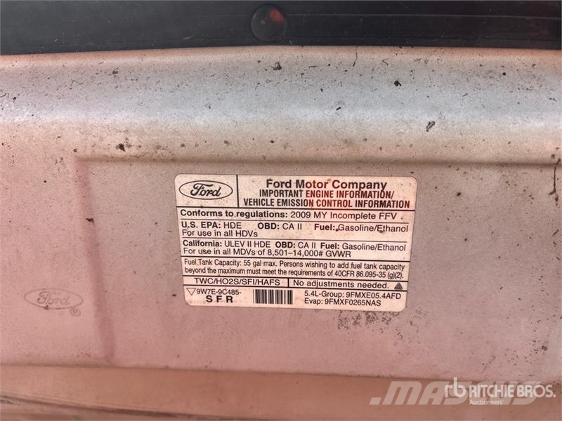 Ford E350 4x2 Van Truck Dobozos teherautók