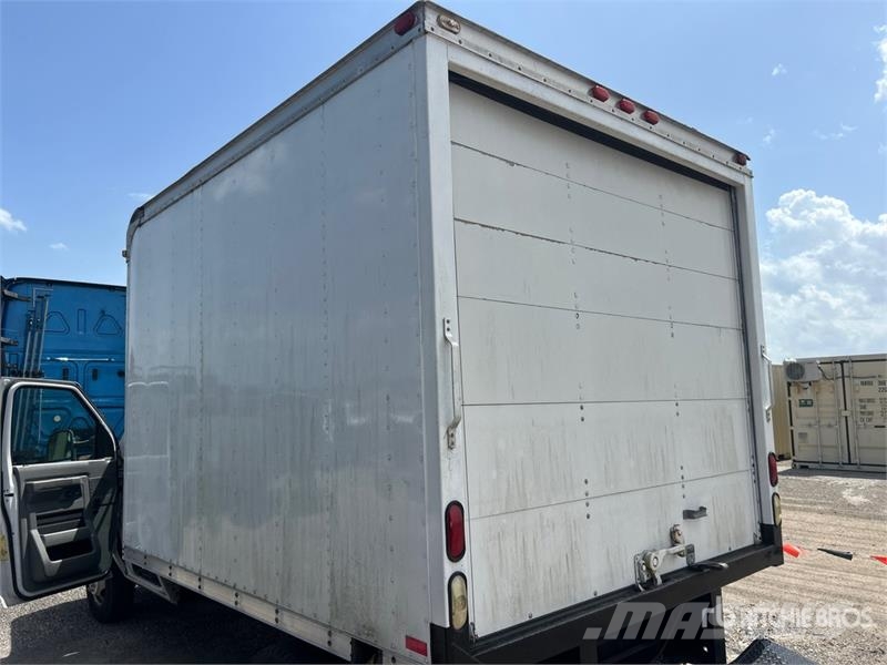 Ford E350 4x2 Van Truck Dobozos teherautók