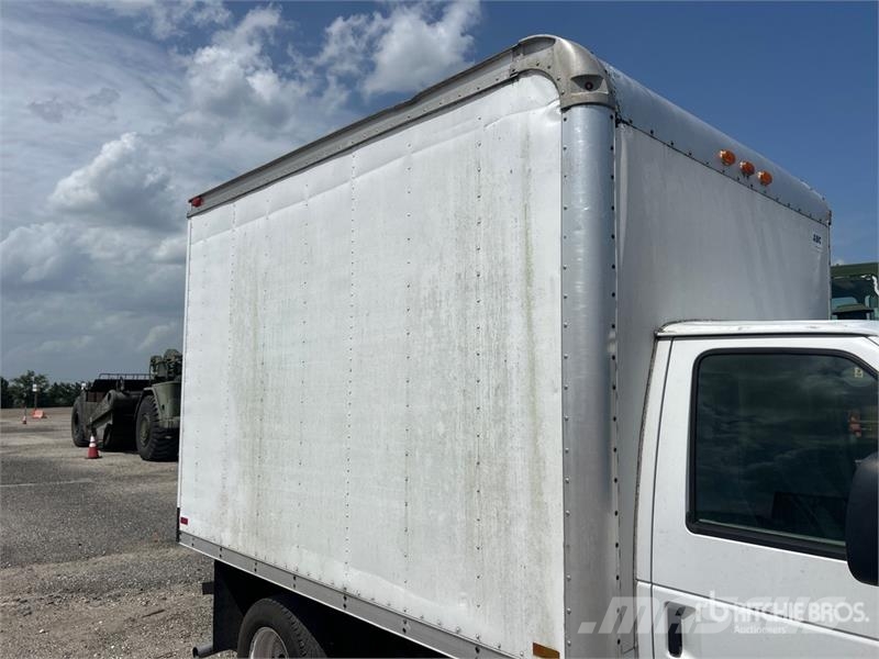 Ford E350 4x2 Van Truck Dobozos teherautók