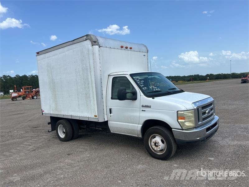 Ford E350 4x2 Van Truck Dobozos teherautók
