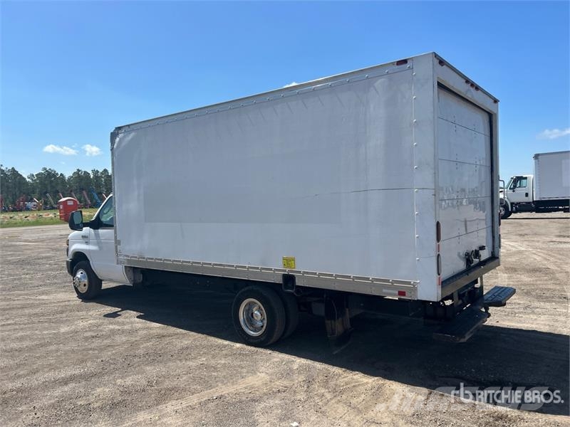Ford E350 4x2 Van Truck (Inoperable) 厢式货车