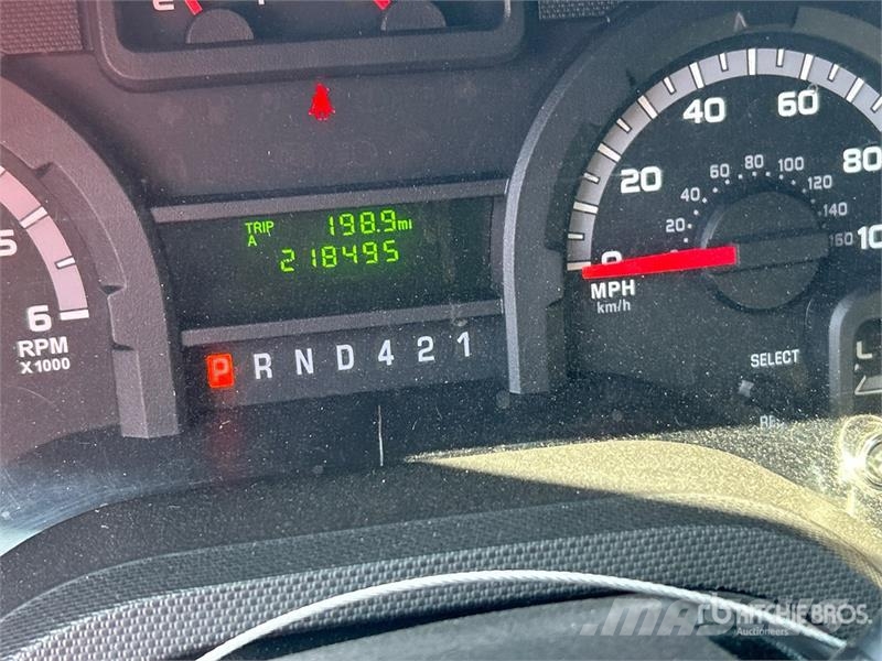 Ford E350 4x2 Van Truck (Inoperable) 厢式货车