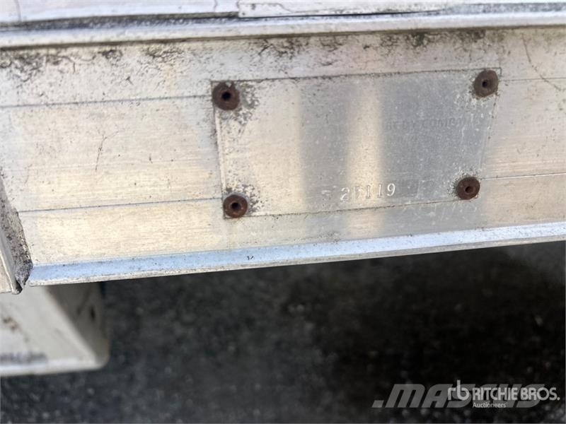 Ford E350 4x2 Van Truck Dobozos teherautók