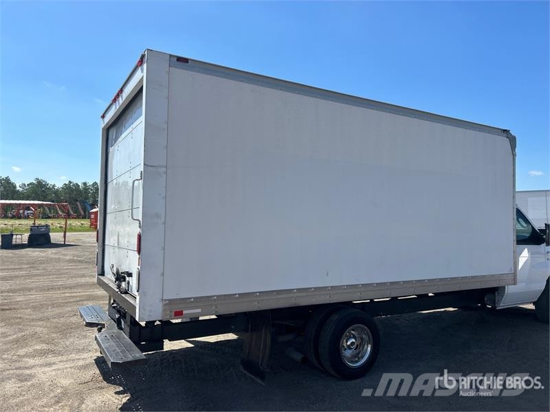 Ford E350 4x2 Van Truck (Inoperable) 厢式货车