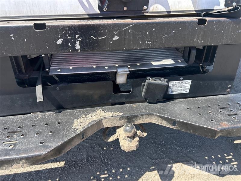 Ford E350 4x2 Van Truck (Inoperable) 厢式货车