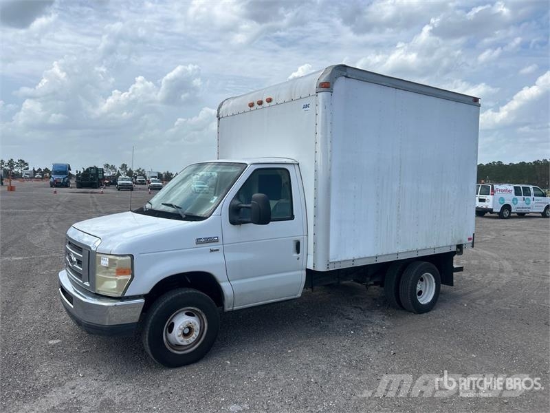 Ford E350 4x2 Van Truck Dobozos teherautók