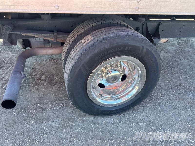 Ford E350 4x2 Van Truck (Inoperable) 厢式货车