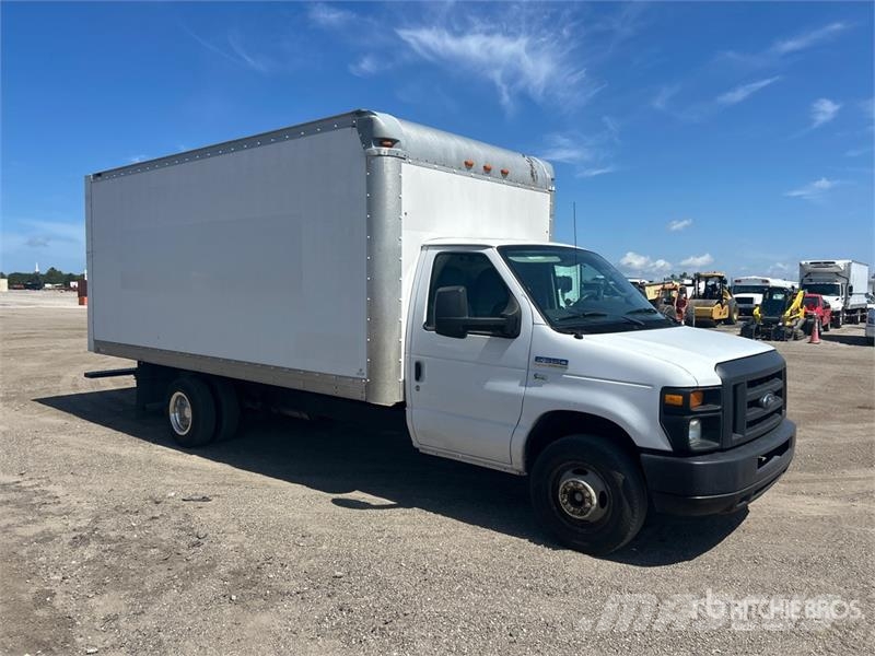 Ford E350 4x2 Van Truck (Inoperable) 厢式货车