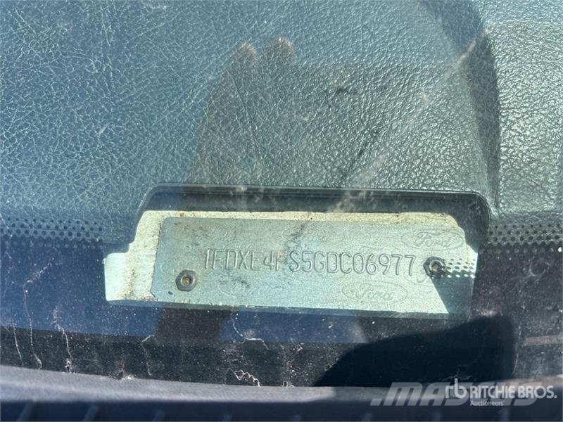 Ford E450 4x2 Van Truck (Inoperable) Skåpbilar