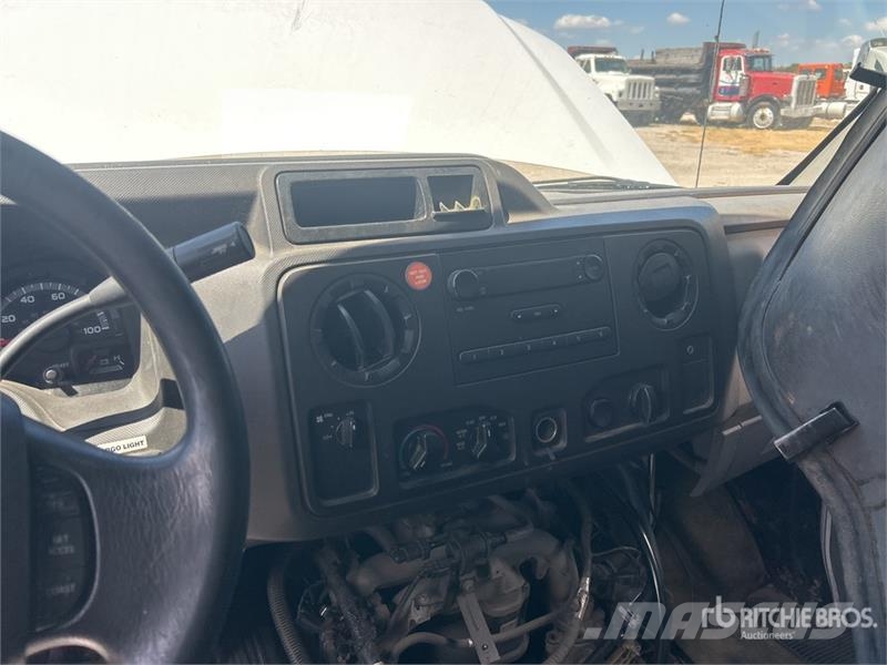 Ford E450 4x2 Van Truck (Inoperable) Skåpbilar