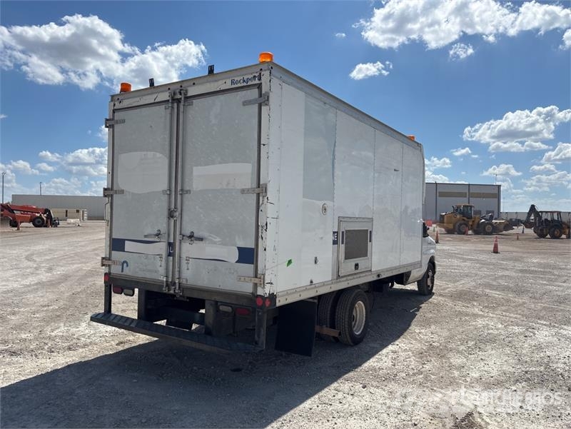 Ford E450 4x2 Van Truck (Inoperable) Box body trucks