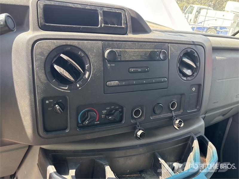 Ford E450 4x2 Van Truck (Inoperable) Box body trucks