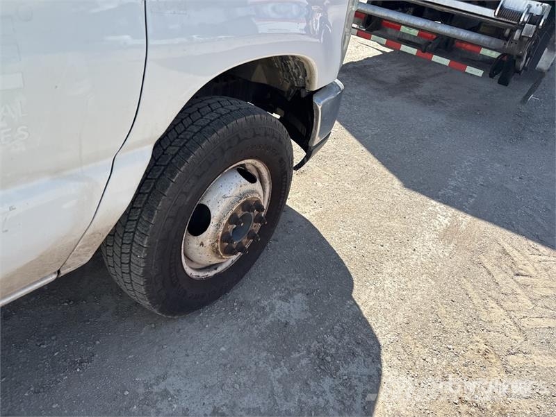 Ford E450 4x2 Van Truck (Inoperable) Box body trucks