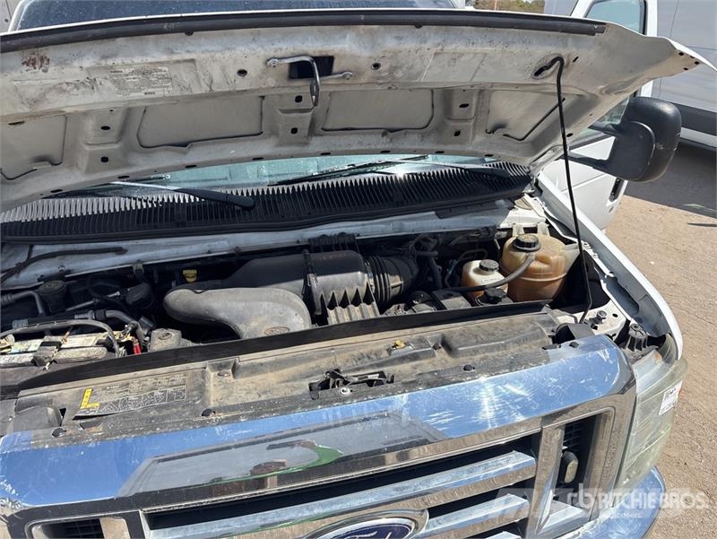 Ford E450 4x2 Van Truck (Inoperable) Box body trucks