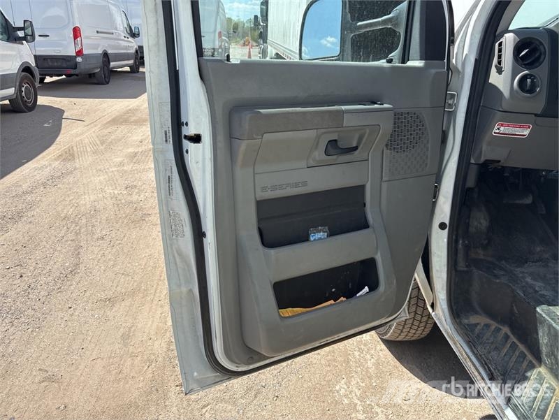 Ford E450 4x2 Van Truck (Inoperable) Box body trucks