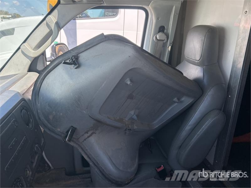 Ford E450 4x2 Van Truck (Inoperable) Skåpbilar
