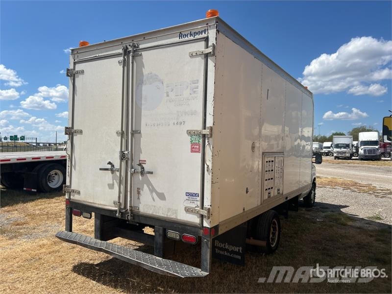 Ford E450 4x2 Van Truck (Inoperable) Skåpbilar