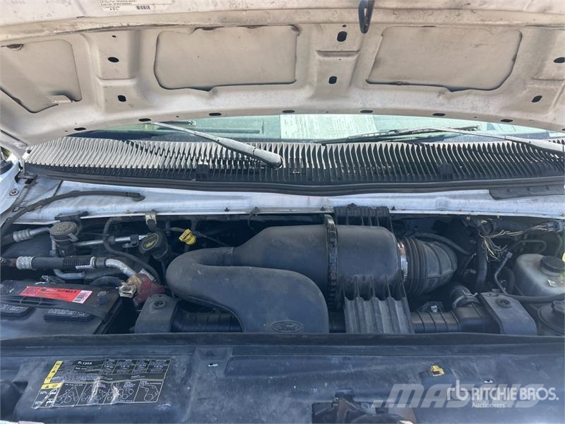 Ford E450 4x2 Van Truck (Inoperable) Skåpbilar