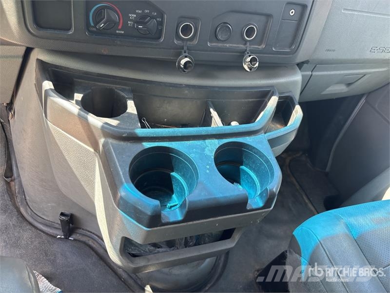 Ford E450 4x2 Van Truck (Inoperable) Box body trucks