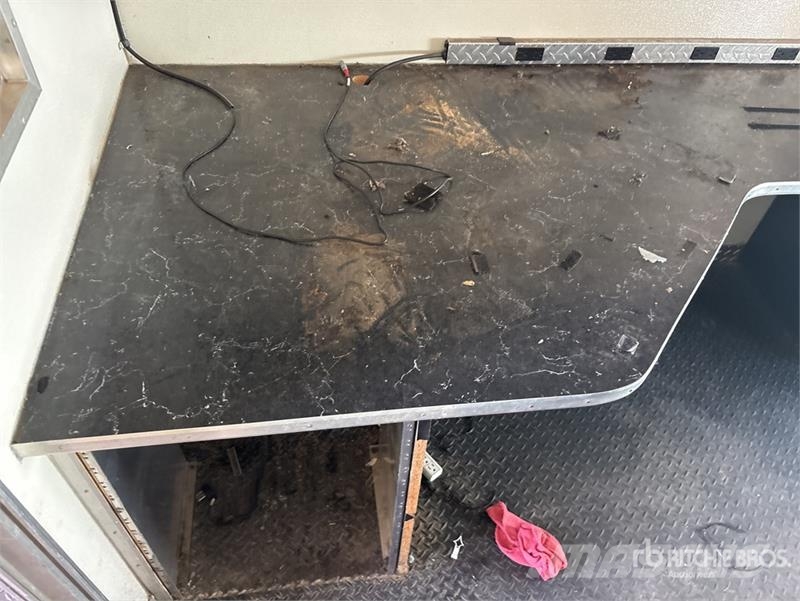 Ford E450 4x2 Van Truck (Inoperable) Box body trucks