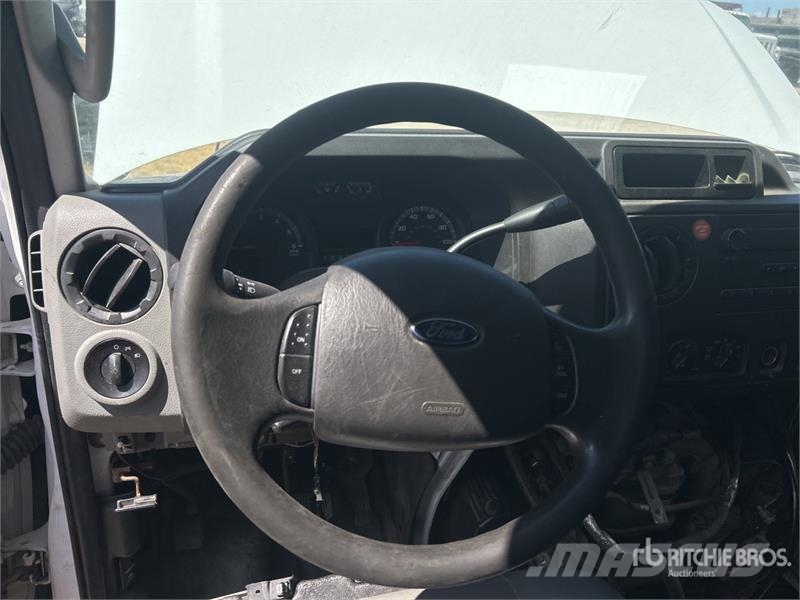 Ford E450 4x2 Van Truck (Inoperable) Skåpbilar