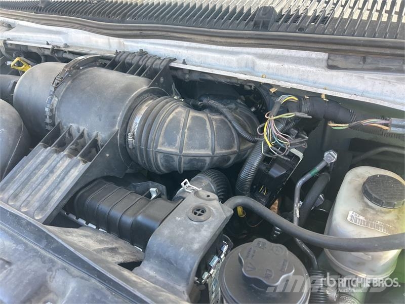 Ford E450 4x2 Van Truck (Inoperable) Skåpbilar