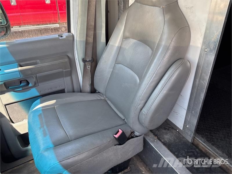 Ford E450 4x2 Van Truck (Inoperable) Box body trucks