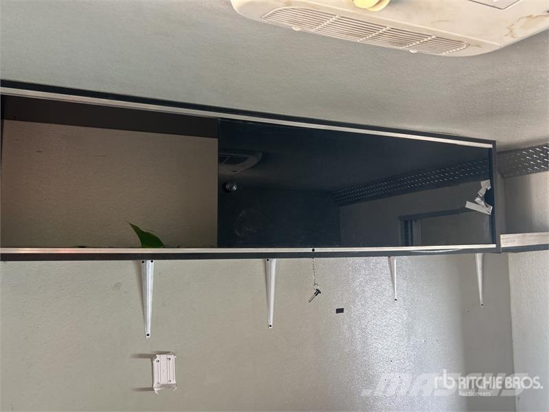Ford E450 4x2 Van Truck (Inoperable) Skåpbilar