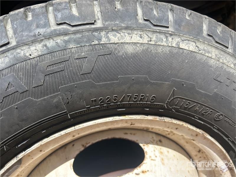 Ford E450 4x2 Van Truck (Inoperable) Skåpbilar