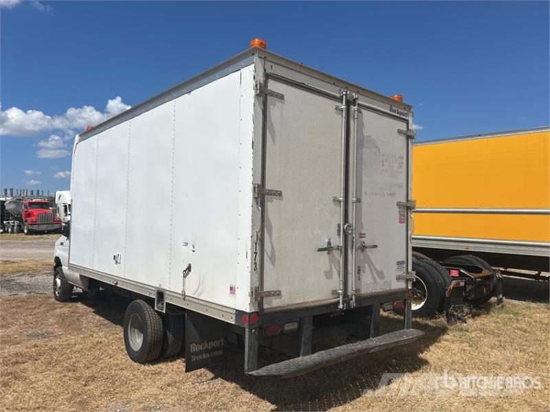 Ford E450 4x2 Van Truck (Inoperable) Skåpbilar