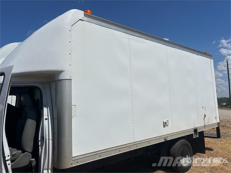 Ford E450 4x2 Van Truck (Inoperable) Skåpbilar