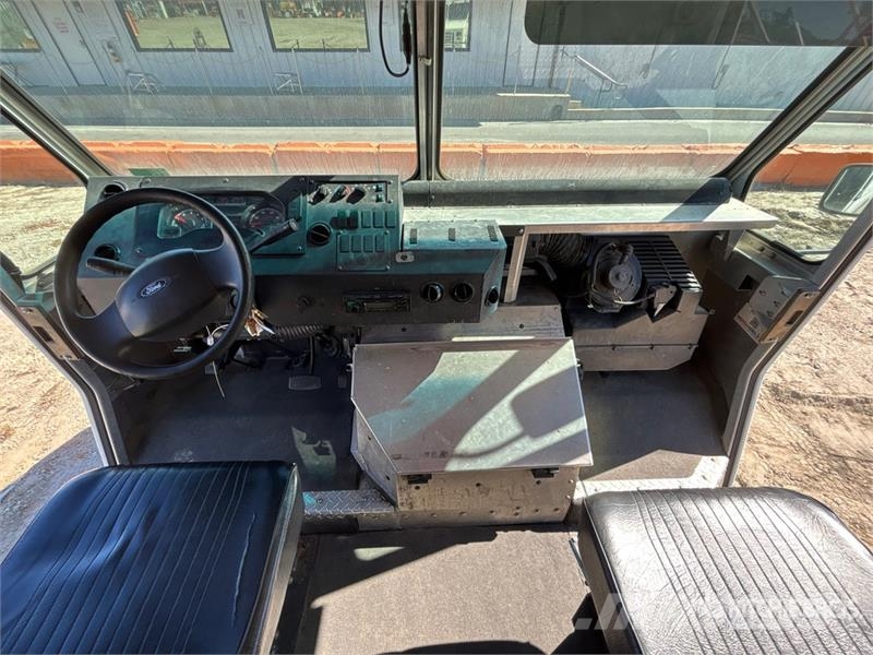 Ford Econoline 4x2 Step Van Box body