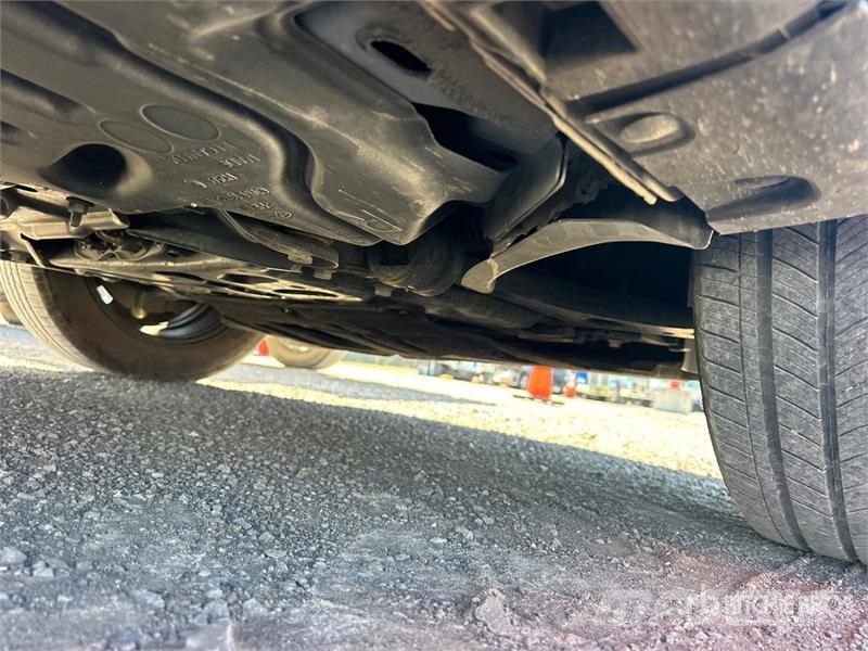 Ford Escape 2WD SUV Avtomobili