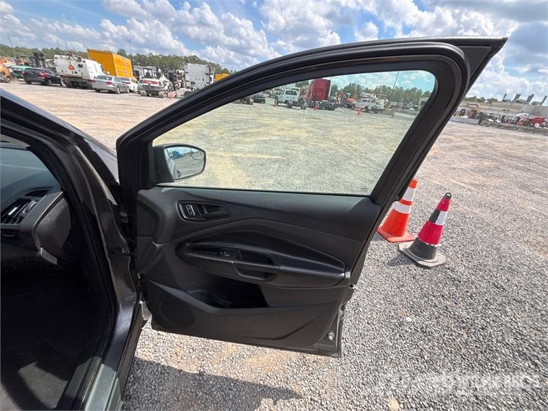 Ford Escape 2WD SUV PKWs