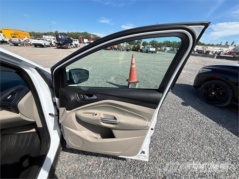 Ford Escape 2WD SUV 汽車