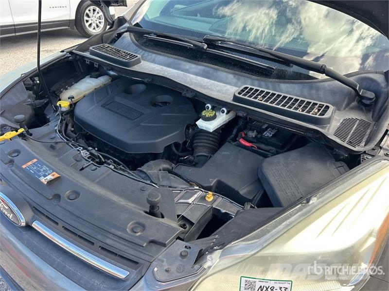 Ford Escape SE 2WD SUV سيارات