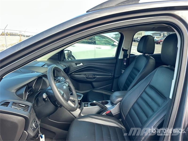 Ford Escape SE 2WD SUV سيارات