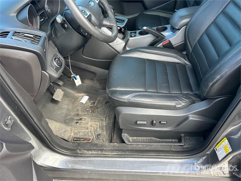 Ford Escape SE 2WD SUV سيارات